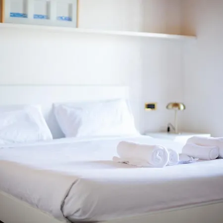 Penthouse With Panoramic Terrace - Design And Luxury * Milão