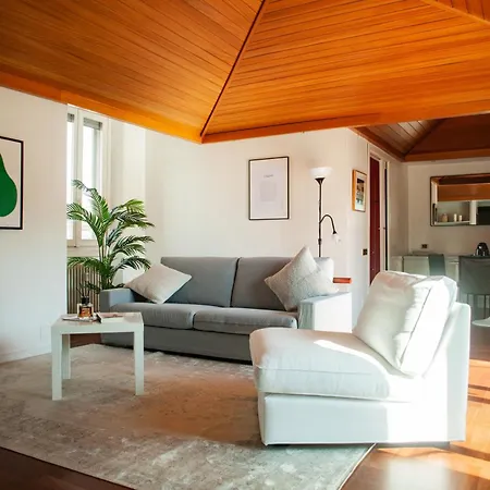 Penthouse With Panoramic Terrace - Design And Luxury * Milão